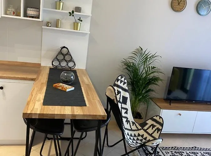 Apartment Cheerful 2-bedroom In Golem (Tirana)