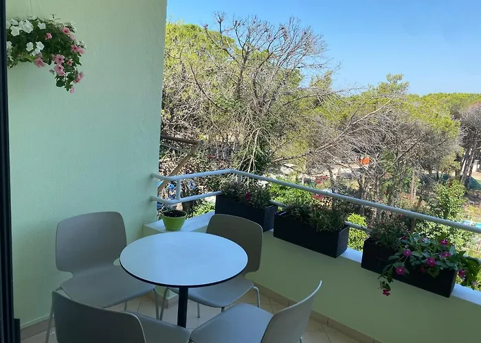 Apartment Cheerful 2-bedroom In Golem (Tirana)