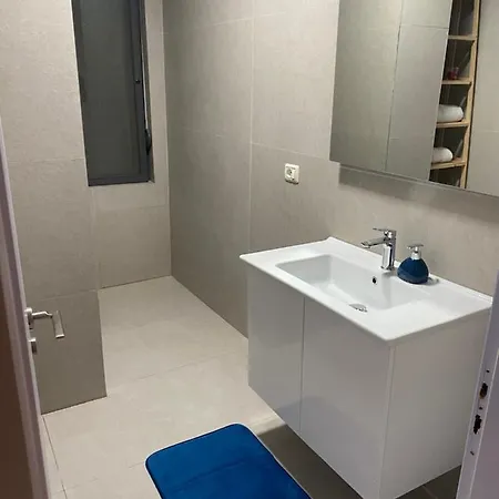 Cheerful 2-bedroom In アパート ゴーレム