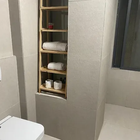 Cheerful 2-bedroom In アパート