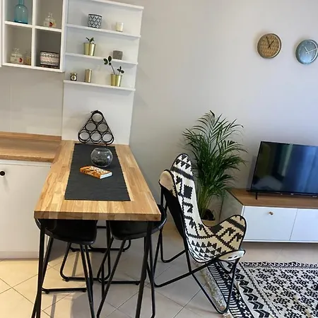 Apartment Cheerful 2-bedroom In Golem (Tirana)