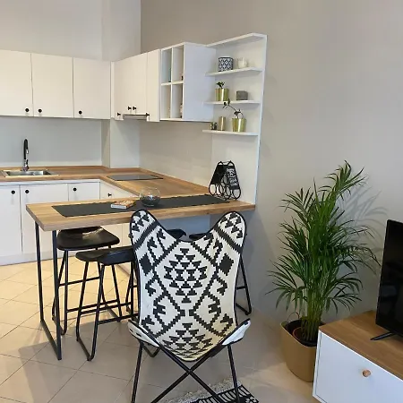 Cheerful 2-bedroom In Апартаменты Голем
