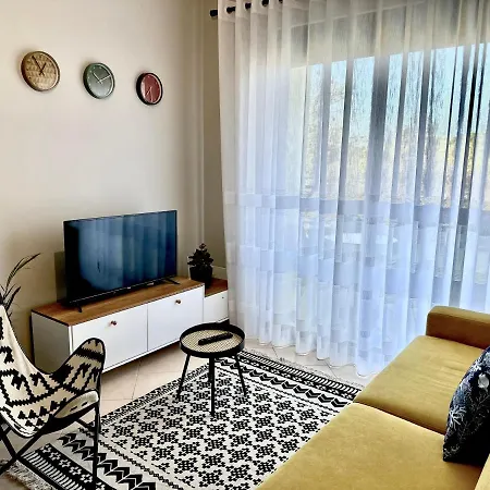 Cheerful 2-bedroom In アパート ゴーレム