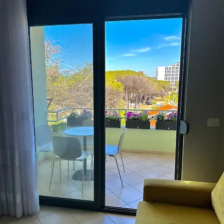 Cheerful 2-bedroom In Голем